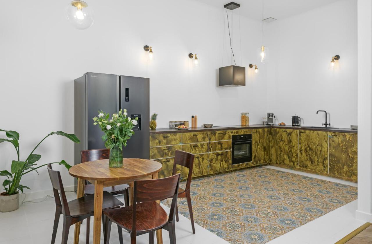 Oomph Koszyki Luxurious Apartments วอร์ซอ ภายนอก รูปภาพ