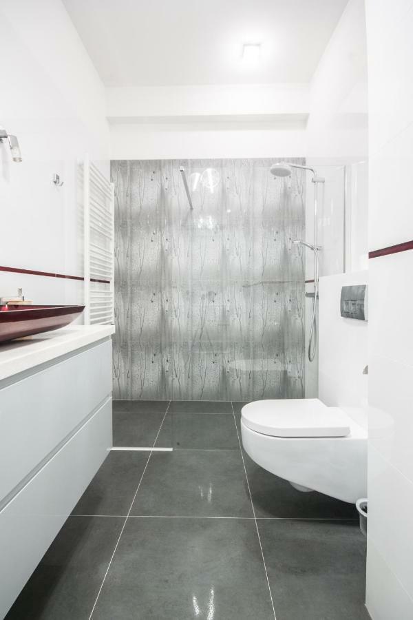 Oomph Koszyki Luxurious Apartments วอร์ซอ ภายนอก รูปภาพ